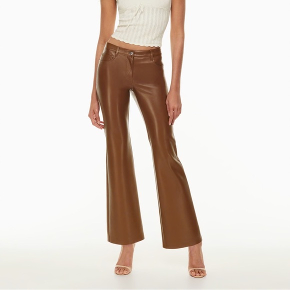 The Melina™ Low-Rise Flare Pant
Low-rise Vegan Leather pants - Picture 1 of 1